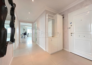  الراحة والراحة في كل متر: استئجار شقة 2 + 1 عن طريق البحر