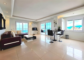  الراحة والراحة في كل متر: استئجار شقة 2 + 1 عن طريق البحر