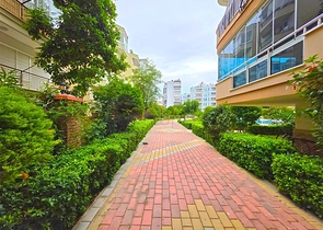  الراحة والراحة في كل متر: استئجار شقة 2 + 1 عن طريق البحر