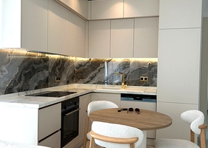 شقة مودرن 1 + 1 بالقرب من البحر في منطقة توسمور