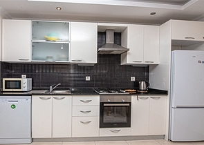  شقة مفروشة مريحة مع بنية تحتية غنية في منطقة أفسالار الخلابة