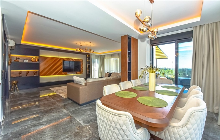 فيلا فاخرة مع إطلالة بانورامية على البحر هي مزيج مثالي من الراحة والأناقة والخصوصية.