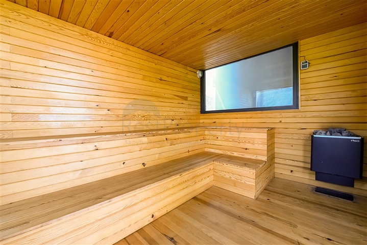 فيلا فاخرة مع إطلالة بانورامية على البحر هي مزيج مثالي من الراحة والأناقة والخصوصية.