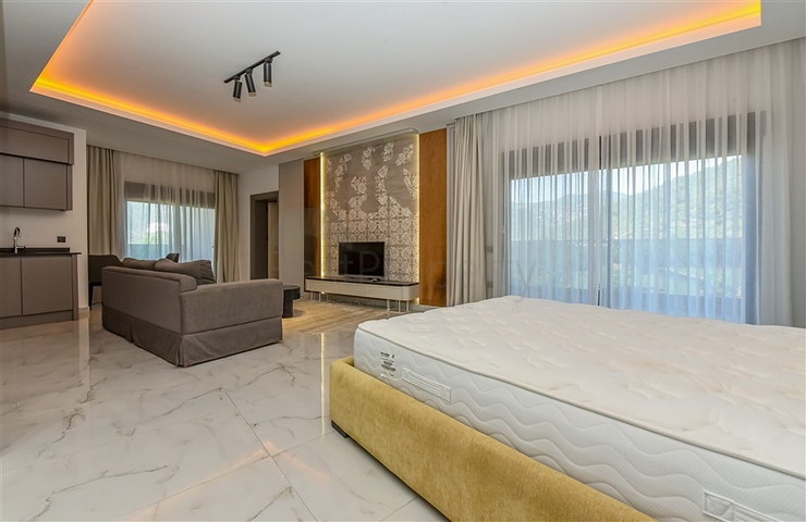 فيلا فاخرة مع إطلالة بانورامية على البحر هي مزيج مثالي من الراحة والأناقة والخصوصية.