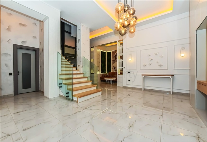 فيلا فاخرة مع إطلالة بانورامية على البحر هي مزيج مثالي من الراحة والأناقة والخصوصية.