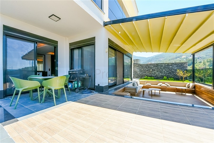 فيلا فاخرة مع إطلالة بانورامية على البحر هي مزيج مثالي من الراحة والأناقة والخصوصية.