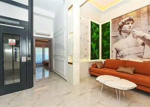 فيلا فاخرة مع إطلالة بانورامية على البحر هي مزيج مثالي من الراحة والأناقة والخصوصية.