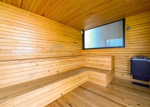 فيلا فاخرة مع إطلالة بانورامية على البحر هي مزيج مثالي من الراحة والأناقة والخصوصية.