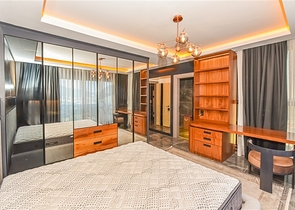 فيلا فاخرة مع إطلالة بانورامية على البحر هي مزيج مثالي من الراحة والأناقة والخصوصية.