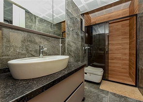 فيلا فاخرة مع إطلالة بانورامية على البحر هي مزيج مثالي من الراحة والأناقة والخصوصية.