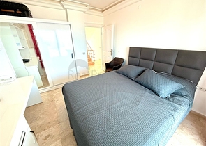 فيلا مفروشة واسعة مع تراس ومسبح محاط بالطبيعة