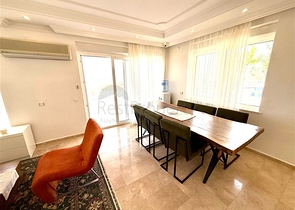 فيلا مفروشة واسعة مع تراس ومسبح محاط بالطبيعة