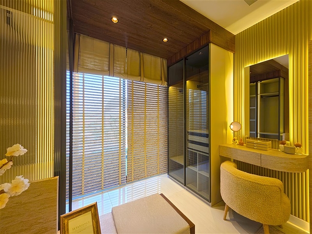 شقق حديثة 1 + 1 في مجمع مرموق على البحر في توركلر