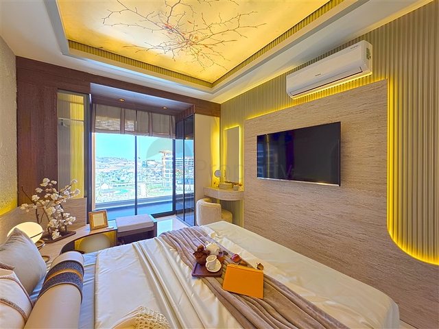 شقق حديثة 1 + 1 في مجمع مرموق على البحر في توركلر