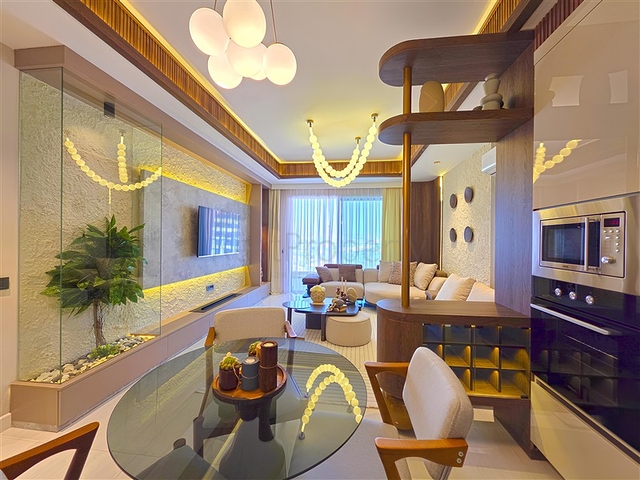 شقق حديثة 1 + 1 في مجمع مرموق على البحر في توركلر