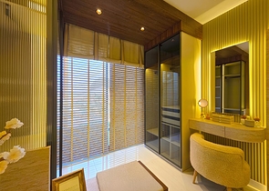 شقق حديثة 1 + 1 في مجمع مرموق على البحر في توركلر