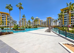 شقق حديثة 1 + 1 في مجمع مرموق على البحر في توركلر