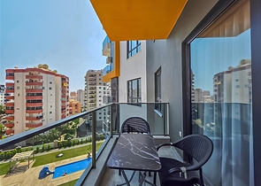 استئجار شقة مريحة 1 + 1 مع بنية تحتية غنية في قلب محمودلار