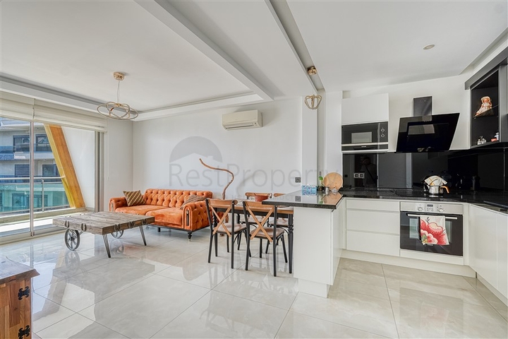 شقة مطلة على البحر في مجمع سكني ببنية تحتية متميزة شقة مطلة على البحر في مجمع سكني ببنية تحتية متميزة