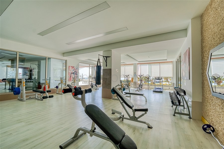 شقة مطلة على البحر في مجمع سكني ببنية تحتية متميزة شقة مطلة على البحر في مجمع سكني ببنية تحتية متميزة