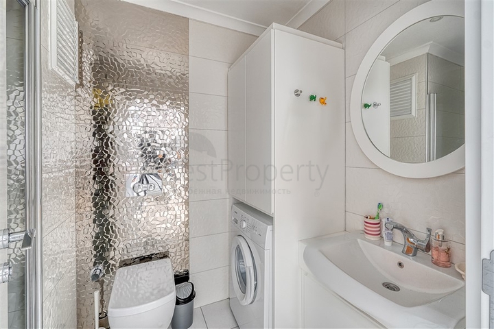 شقة مطلة على البحر في مجمع سكني ببنية تحتية متميزة شقة مطلة على البحر في مجمع سكني ببنية تحتية متميزة