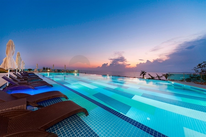 شقة مطلة على البحر في مجمع سكني ببنية تحتية متميزة شقة مطلة على البحر في مجمع سكني ببنية تحتية متميزة