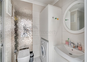 شقة مطلة على البحر في مجمع سكني ببنية تحتية متميزة شقة مطلة على البحر في مجمع سكني ببنية تحتية متميزة