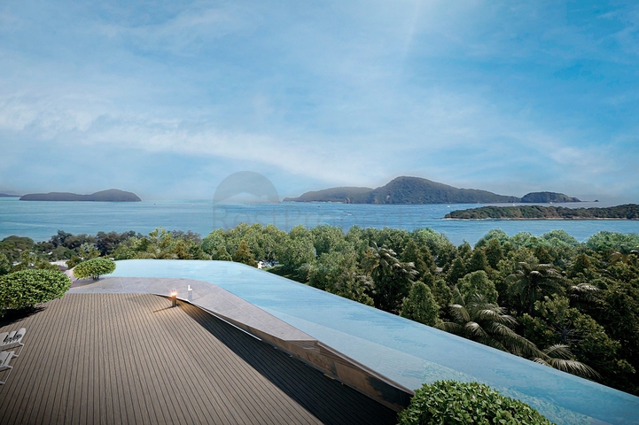 يقع المجمع على بعد دقائق قليلة من الشاطئ الجنوبي المفضل في فوكيت.