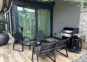 دوبلكس واسع على البحر في مجمع متميز-لخبراء مستوى معيشة مرتفع