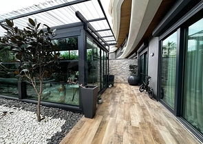 دوبلكس واسع على البحر في مجمع متميز-لخبراء مستوى معيشة مرتفع