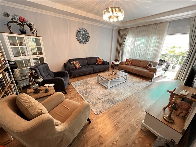 شقة مفروشة واسعة للعيش في وسط أوبا