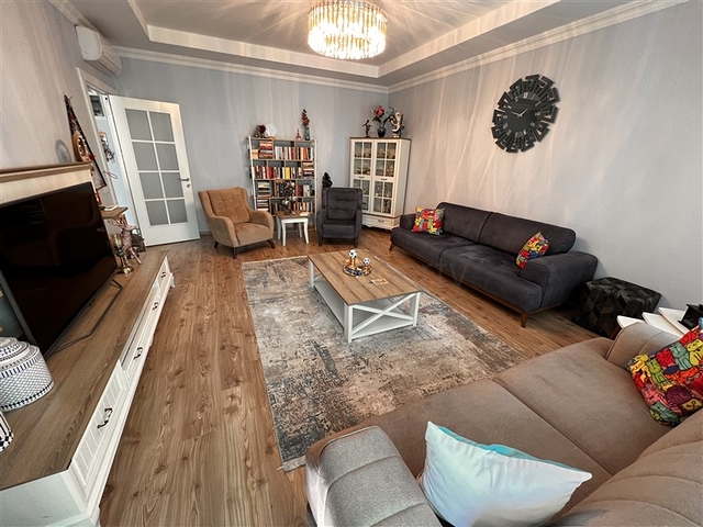 شقة مفروشة واسعة للعيش في وسط أوبا