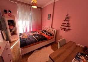 شقة مفروشة واسعة للعيش في وسط أوبا