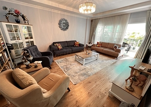 شقة مفروشة واسعة للعيش في وسط أوبا