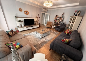 شقة مفروشة واسعة للعيش في وسط أوبا