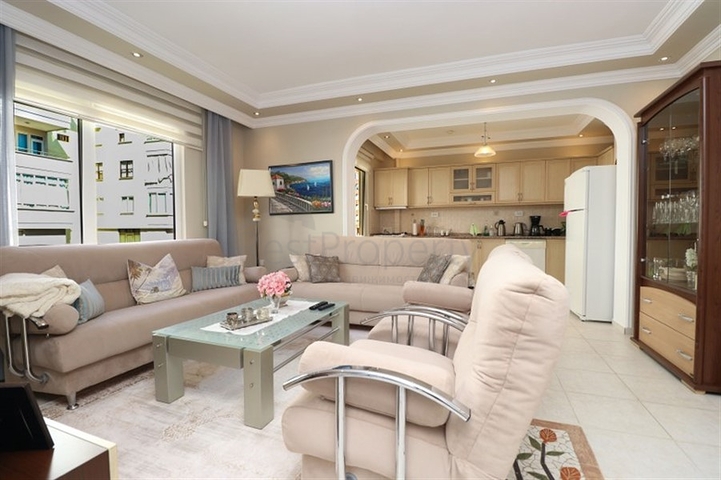 شقة دوبلكس مفروشة 3 + 1 مع تراس واسع في وسط ألانيا