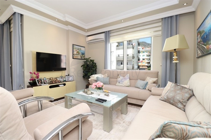 شقة دوبلكس مفروشة 3 + 1 مع تراس واسع في وسط ألانيا