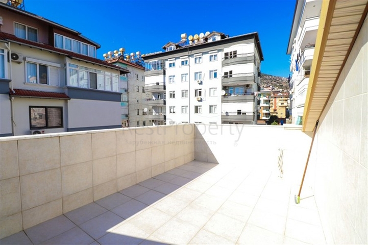 شقة دوبلكس مفروشة 3 + 1 مع تراس واسع في وسط ألانيا