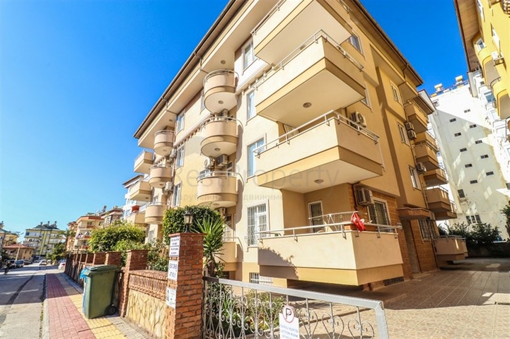 شقة دوبلكس مفروشة 3 + 1 مع تراس واسع في وسط ألانيا