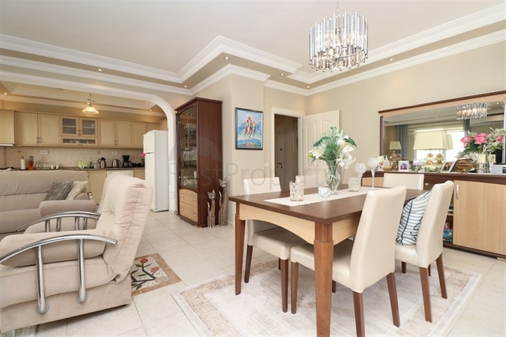 شقة دوبلكس مفروشة 3 + 1 مع تراس واسع في وسط ألانيا