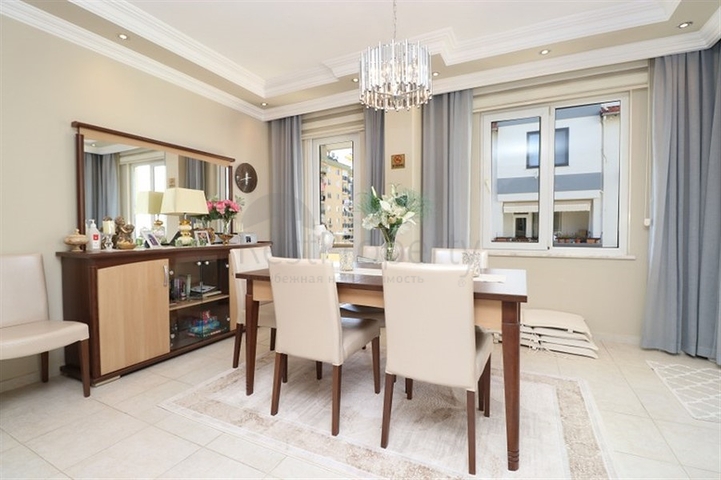 شقة دوبلكس مفروشة 3 + 1 مع تراس واسع في وسط ألانيا