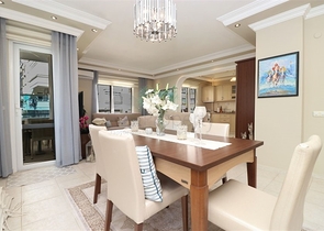 شقة دوبلكس مفروشة 3 + 1 مع تراس واسع في وسط ألانيا