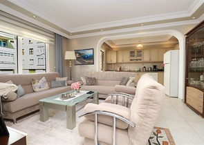 شقة دوبلكس مفروشة 3 + 1 مع تراس واسع في وسط ألانيا