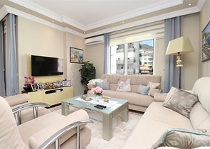 شقة دوبلكس مفروشة 3 + 1 مع تراس واسع في وسط ألانيا