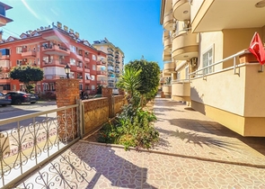 شقة دوبلكس مفروشة 3 + 1 مع تراس واسع في وسط ألانيا