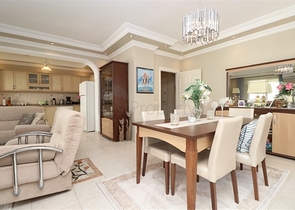 شقة دوبلكس مفروشة 3 + 1 مع تراس واسع في وسط ألانيا