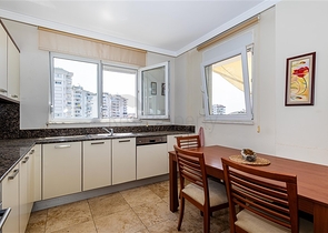 شقة فسيحة 2 + 1 في مجمع مع بنية تحتية متطورة في منطقة جيكجيلي