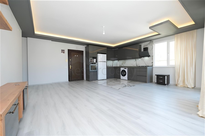 شقة 2+1 في منطقة شاطئ كليوباترا-وسط ألانيا وعلى مسافة قريبة من البحر