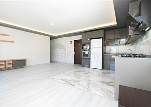 شقة 2+1 في منطقة شاطئ كليوباترا-وسط ألانيا وعلى مسافة قريبة من البحر