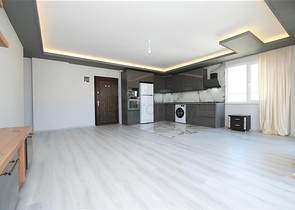 شقة 2+1 في منطقة شاطئ كليوباترا-وسط ألانيا وعلى مسافة قريبة من البحر